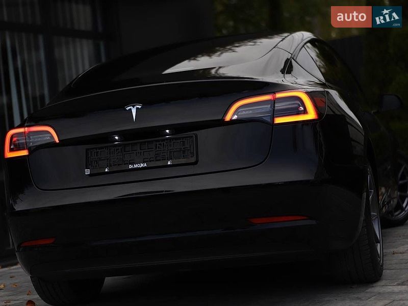 Седан Tesla Model 3 2023 в Дрогобыче
