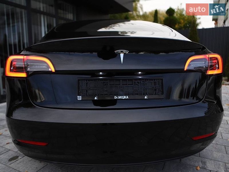 Седан Tesla Model 3 2023 в Дрогобыче