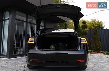 Седан Tesla Model 3 2023 в Дрогобыче