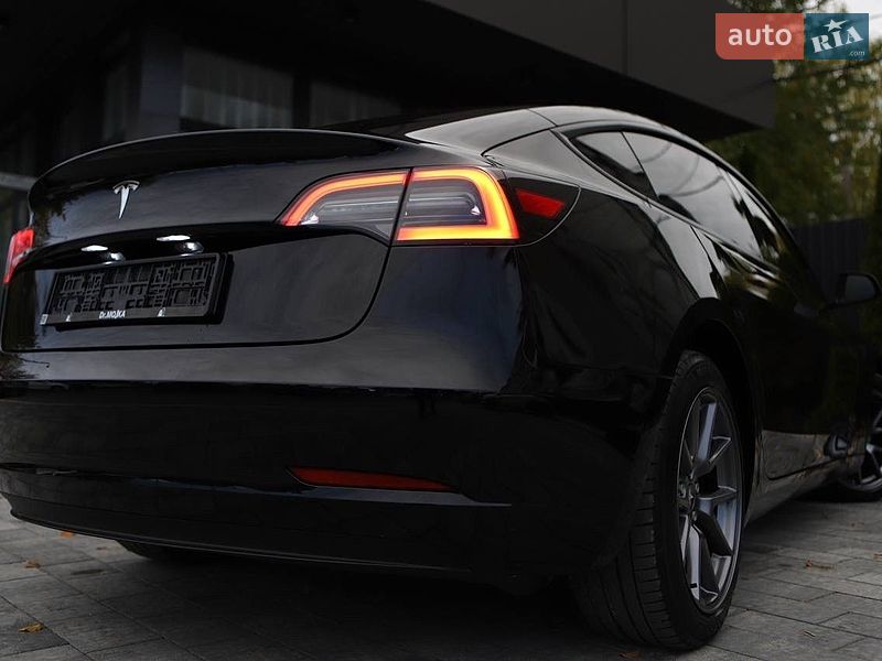 Седан Tesla Model 3 2023 в Дрогобыче
