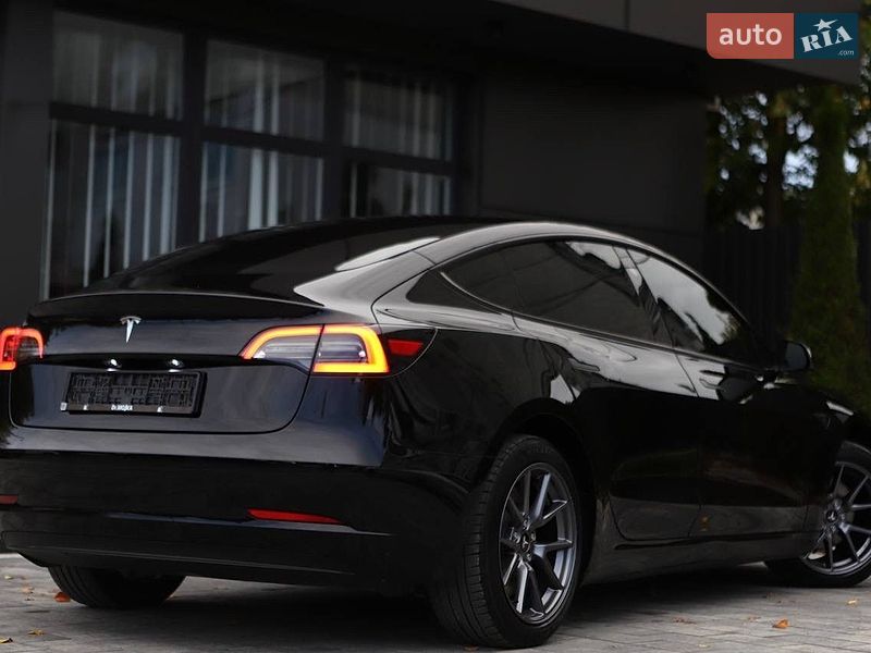 Седан Tesla Model 3 2023 в Дрогобыче