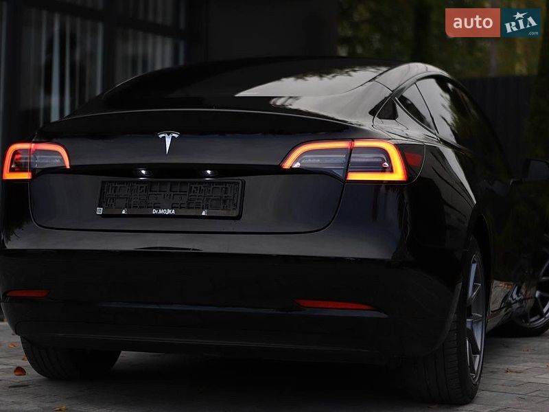 Седан Tesla Model 3 2023 в Дрогобыче