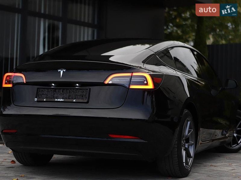 Седан Tesla Model 3 2023 в Дрогобыче