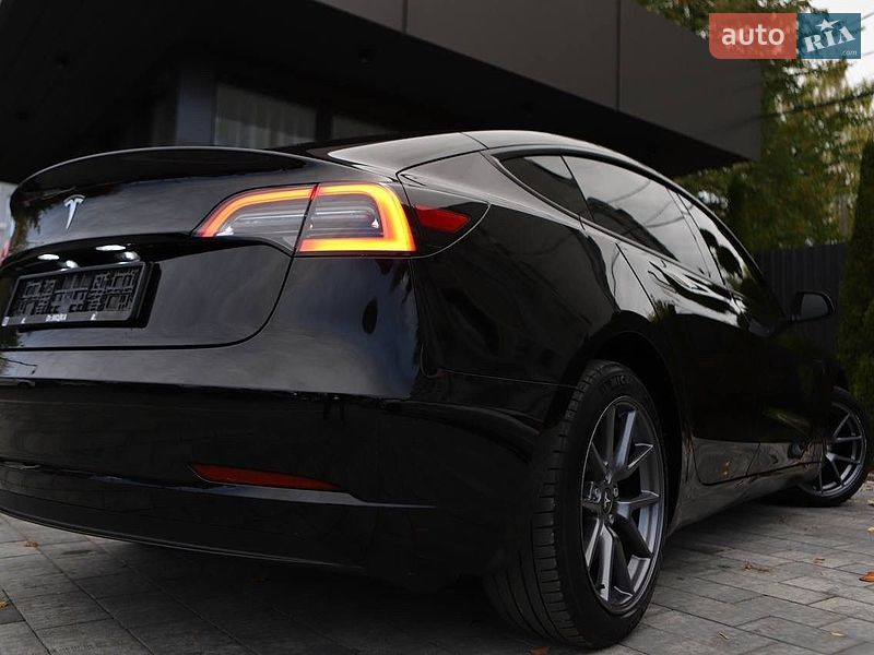 Седан Tesla Model 3 2023 в Дрогобыче