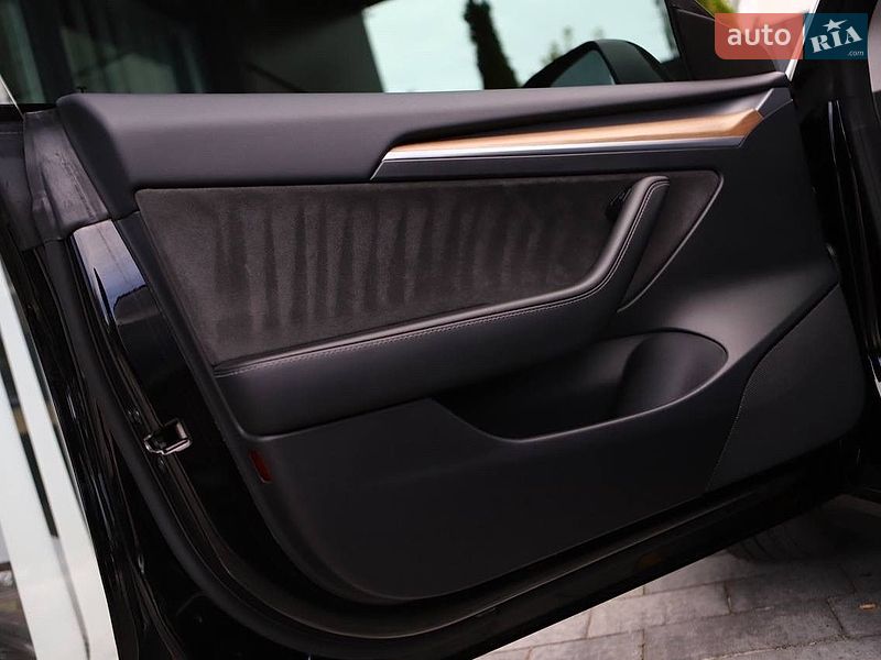 Седан Tesla Model 3 2023 в Дрогобыче