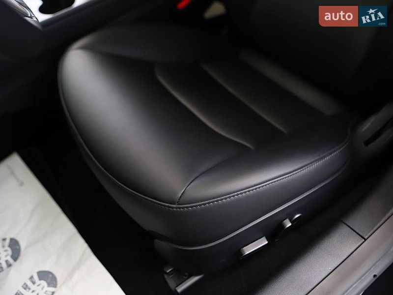 Седан Tesla Model 3 2023 в Дрогобыче
