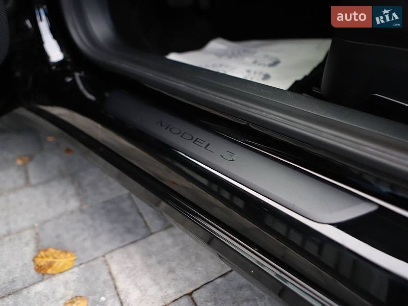 Седан Tesla Model 3 2023 в Дрогобыче