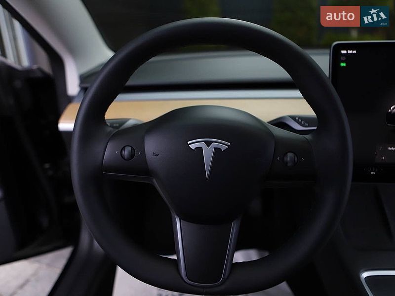 Седан Tesla Model 3 2023 в Дрогобыче