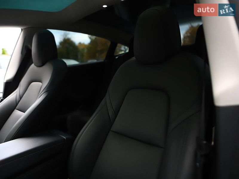 Седан Tesla Model 3 2023 в Дрогобыче