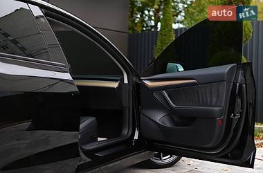 Седан Tesla Model 3 2023 в Дрогобыче