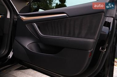 Седан Tesla Model 3 2023 в Дрогобыче