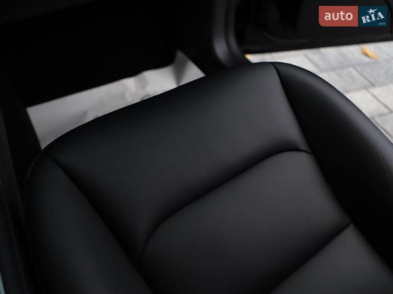 Седан Tesla Model 3 2023 в Дрогобыче