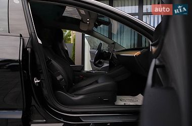 Седан Tesla Model 3 2023 в Дрогобыче
