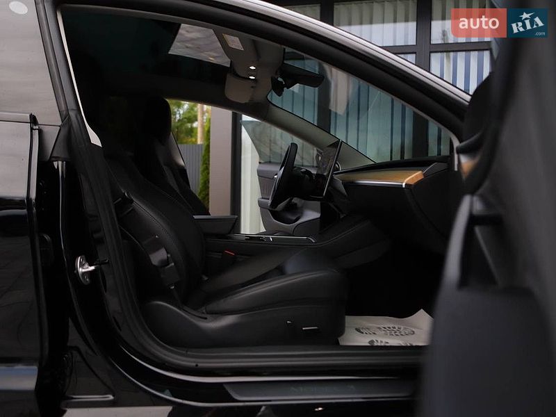 Седан Tesla Model 3 2023 в Дрогобыче