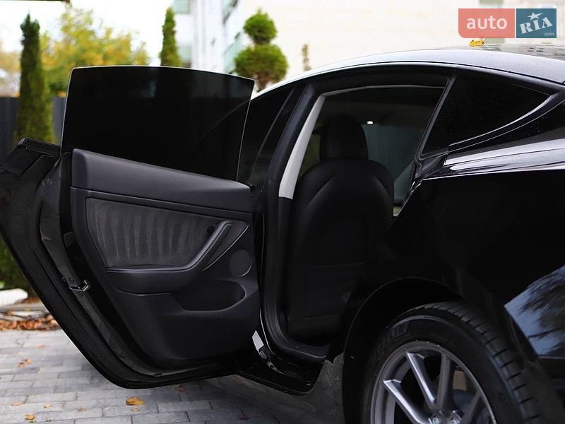 Седан Tesla Model 3 2023 в Дрогобыче