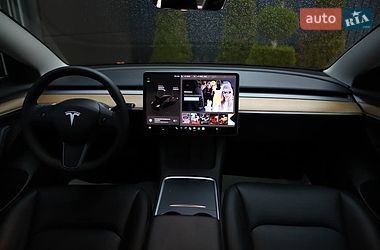 Седан Tesla Model 3 2023 в Дрогобыче