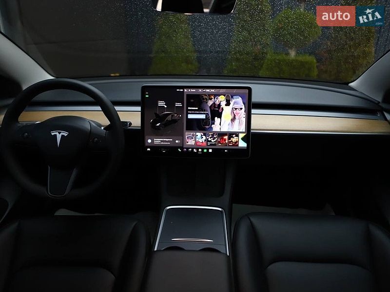 Седан Tesla Model 3 2023 в Дрогобыче