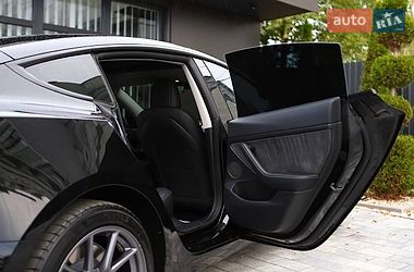 Седан Tesla Model 3 2023 в Дрогобыче