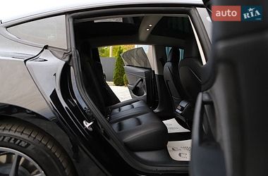 Седан Tesla Model 3 2023 в Дрогобыче