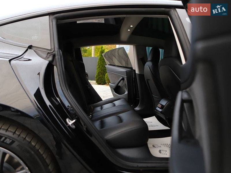 Седан Tesla Model 3 2023 в Дрогобыче