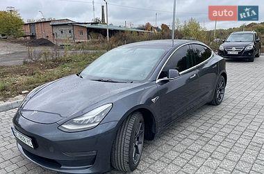 Седан Tesla Model 3 2019 в Львове