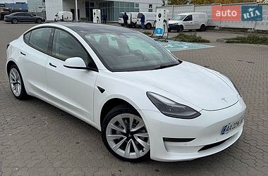 Седан Tesla Model 3 2021 в Киеве