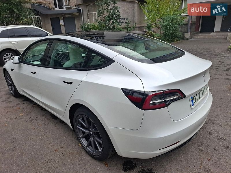 Седан Tesla Model 3 2021 в Вінниці