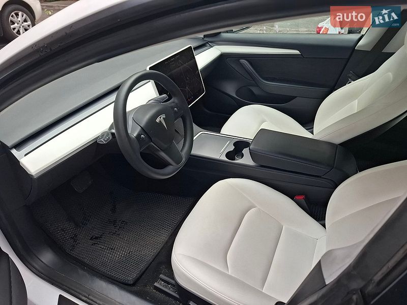 Седан Tesla Model 3 2021 в Вінниці