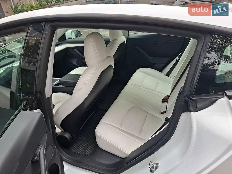 Седан Tesla Model 3 2021 в Вінниці
