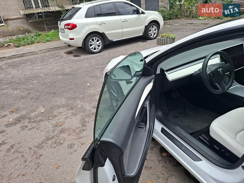 Седан Tesla Model 3 2021 в Вінниці
