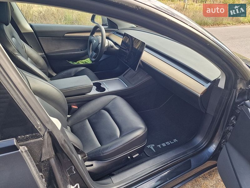 Седан Tesla Model 3 2022 в Киеве