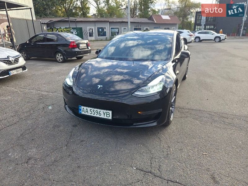 Седан Tesla Model 3 2021 в Киеве фото Седан Tesla Model 3 2021 в Киеве