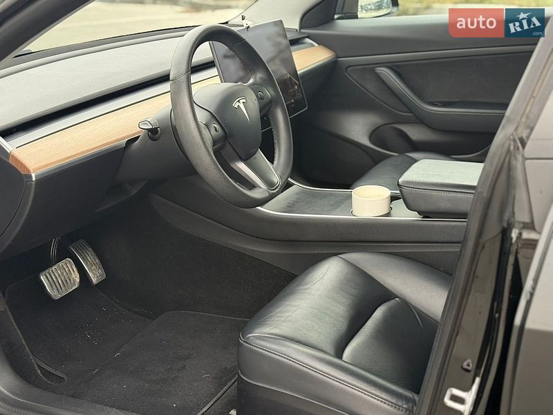 Седан Tesla Model 3 2020 в Ивано-Франковске