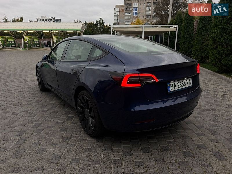 Седан Tesla Model 3 2023 в Кропивницком