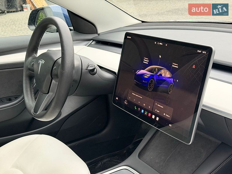 Седан Tesla Model 3 2023 в Кропивницком