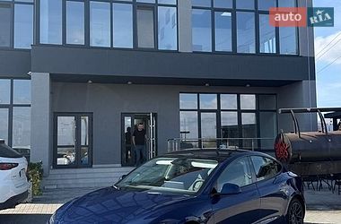 Седан Tesla Model 3 2024 в Львове