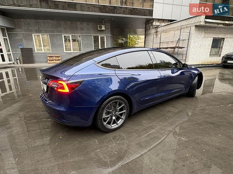 Седан Tesla Model 3 2023 в Києві