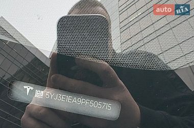 Седан Tesla Model 3 2023 в Києві