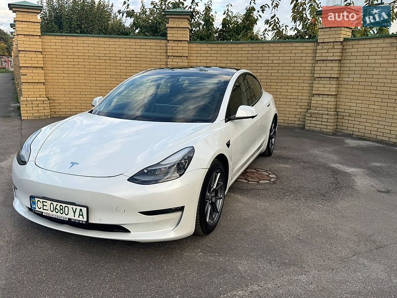 Седан Tesla Model 3 2021 в Киеве