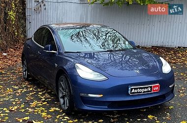 Седан Tesla Model 3 2019 в Киеве