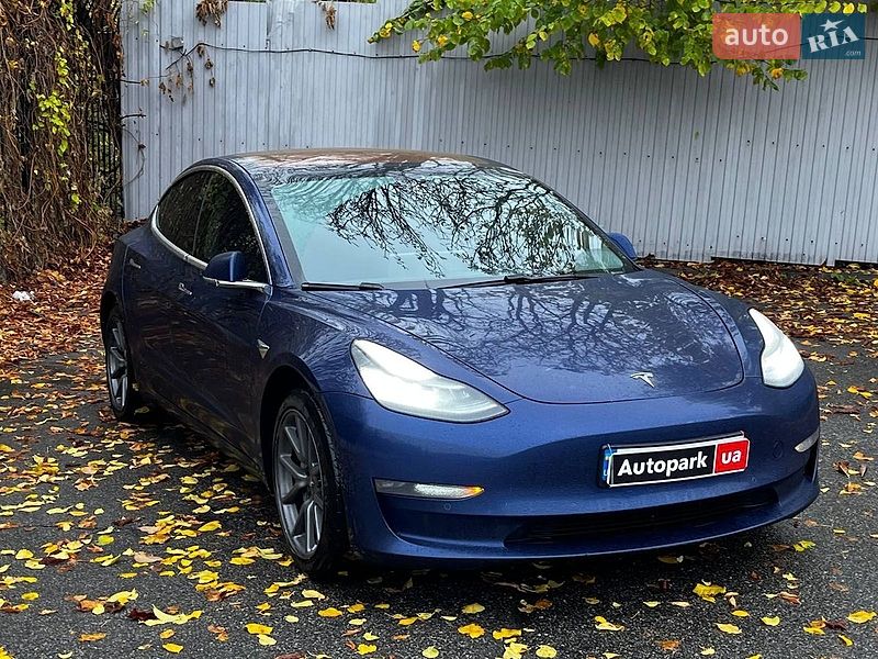 Седан Tesla Model 3 2019 в Киеве