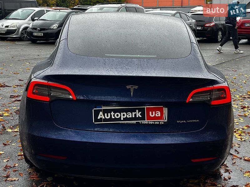 Седан Tesla Model 3 2019 в Киеве