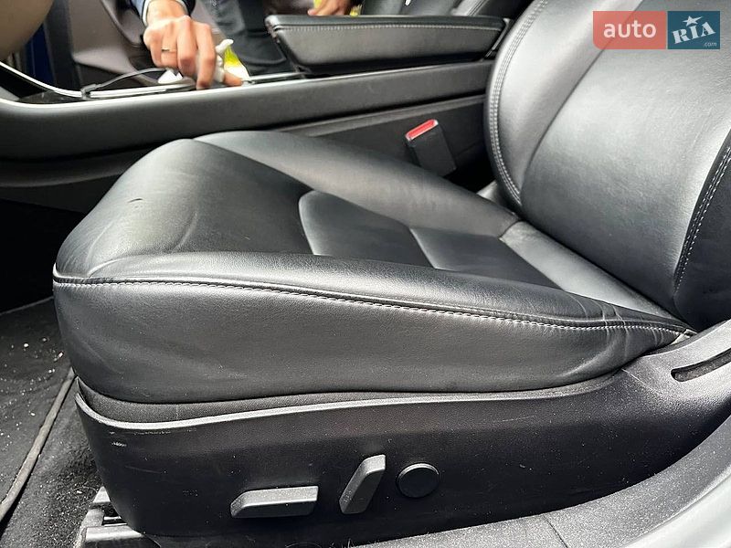 Седан Tesla Model 3 2019 в Киеве
