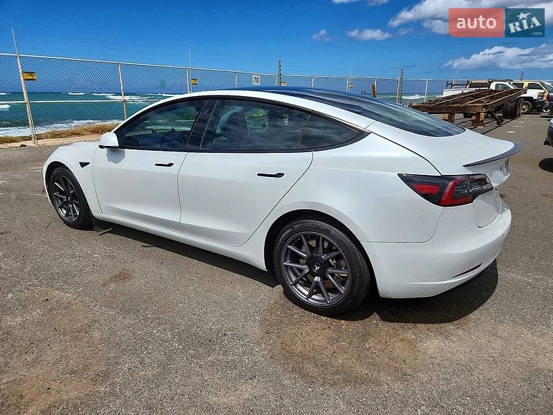 Седан Tesla Model 3 2021 в Львове