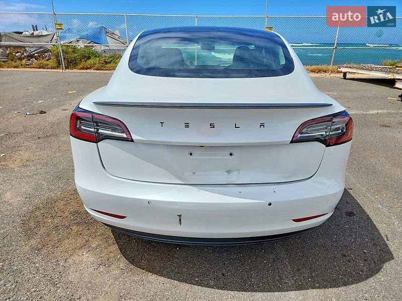 Седан Tesla Model 3 2021 в Львове