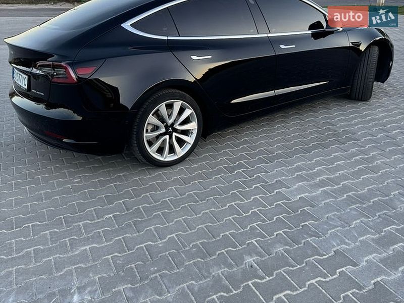 Седан Tesla Model 3 2018 в Львове