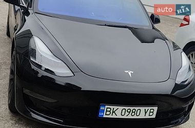Седан Tesla Model 3 2022 в Вараші