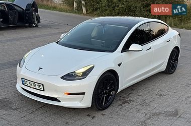 Седан Tesla Model 3 2022 в Львове