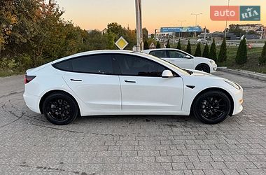 Седан Tesla Model 3 2022 в Львове
