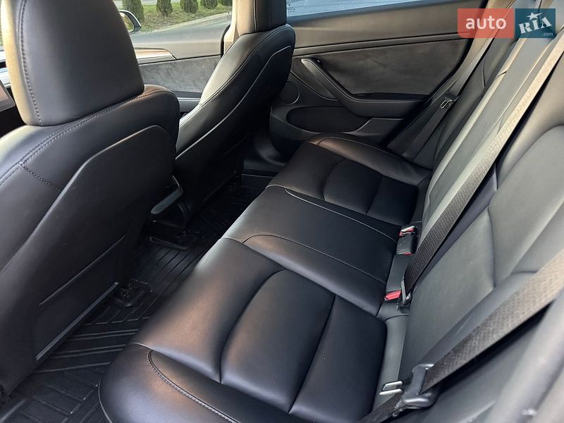 Седан Tesla Model 3 2022 в Львове